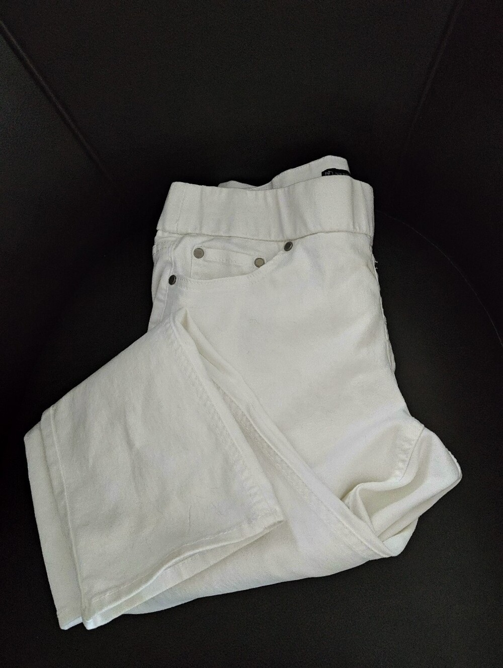 NEW DIRECTIONS SIZE 8 WHITE CAPRIS